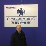 COMISO: migliorare la raccolta differenziata con riferimento agli esercizi commerciali, Confcommercio e amministrazione comunale concordano una serie di correttivi da apportare al servizio
