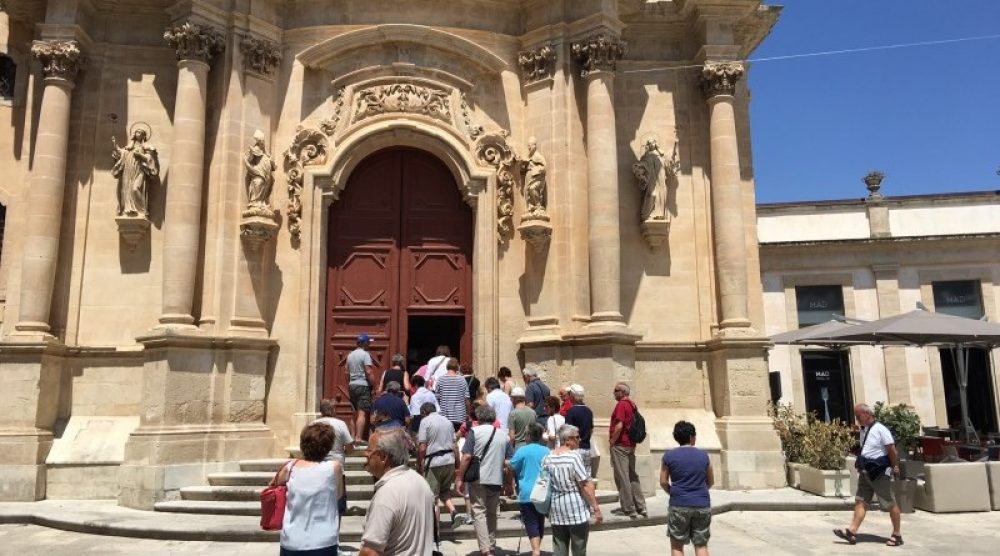 turisti a ragusa ibla